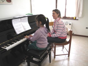 Lezione di pianoforte con la Maestra Serena Petris
